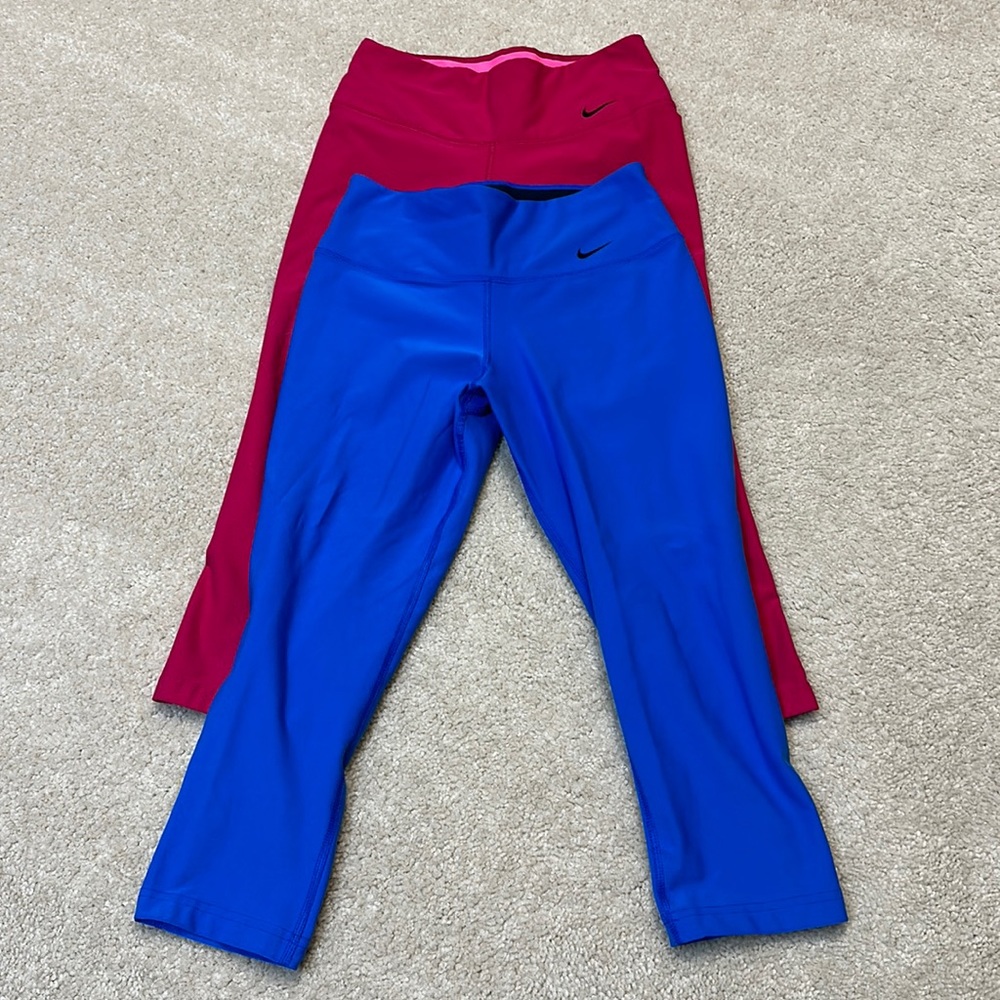 Lot of 2 Nike cropped leggings